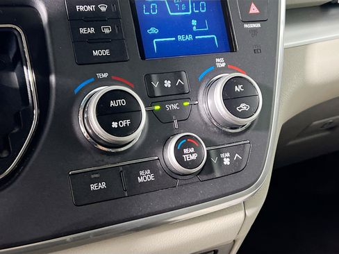 Used 2016 Toyota Sienna LE image 26