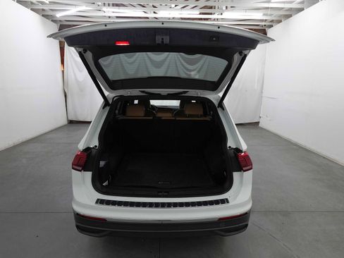 Used 2024 Volkswagen Tiguan SE w/ Panoramic Sunroof Package AWD/4WD image 30