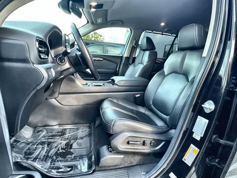 Used 2025 Honda Pilot EX-L image 3