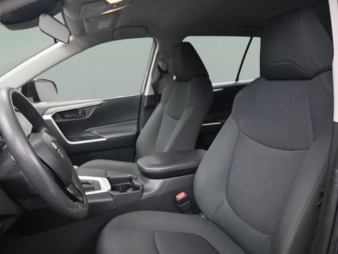 Used 2019 Toyota RAV4 LE image 32