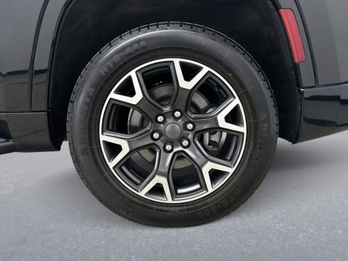 Used 2023 Jeep Wagoneer Series III w/ Preferred Equipment Group image 23