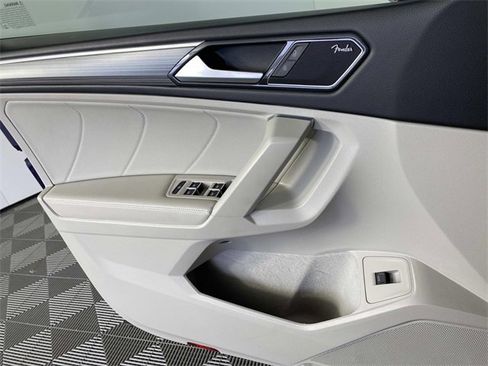 Used 2022 Volkswagen Tiguan SEL R-Line image 24