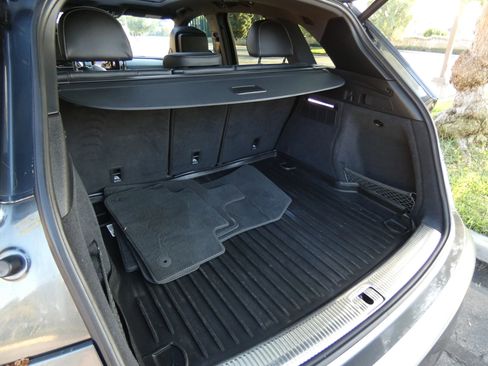 Used 2019 Audi SQ5 Premium Plus w/ Premium Plus Package image 81