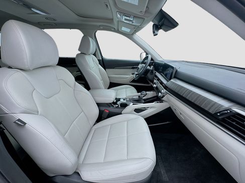 Used 2025 Kia Telluride EX w/ EX Captain's Chair Package FWD image 21