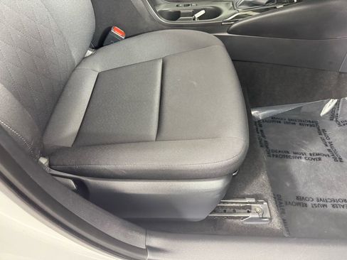 Used 2025 Toyota Corolla LE image 32