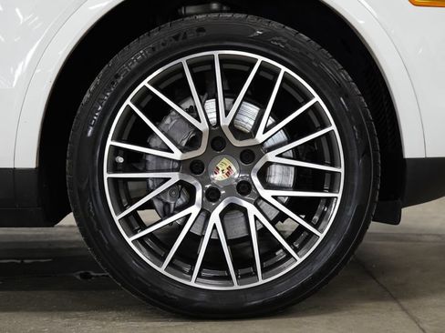 Used 2019 Porsche Cayenne E-Hybrid AWD/4WD image 47