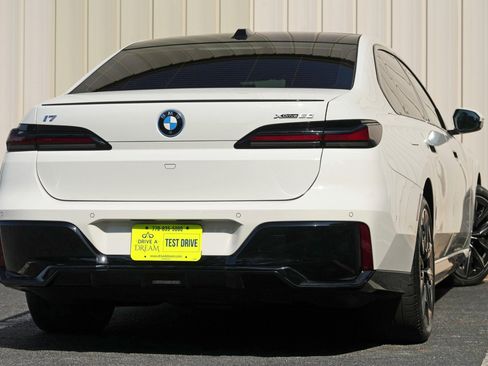 Used 2024 BMW i7 xDrive60 AWD/4WD image 5