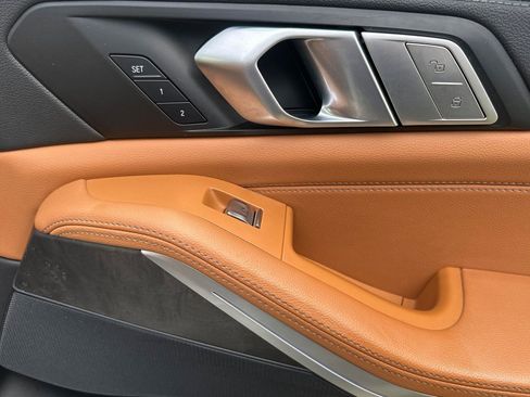 Used 2022 BMW X7 xDrive40i w/ Premium Package image 23