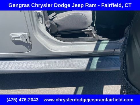 Used 2018 Jeep Wrangler Unlimited Sahara AWD/4WD image 16
