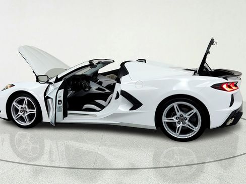 Used 2024 Chevrolet Corvette Stingray Premium Conv w/ Battery Protection Package RWD image 10