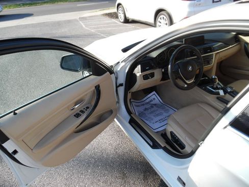 Used 2015 BMW 328i Sedan RWD image 10