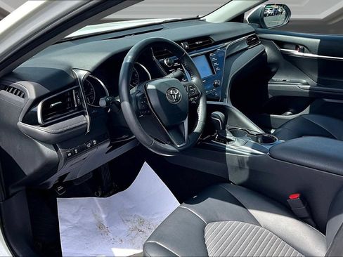 Used 2020 Toyota Camry SE FWD image 15