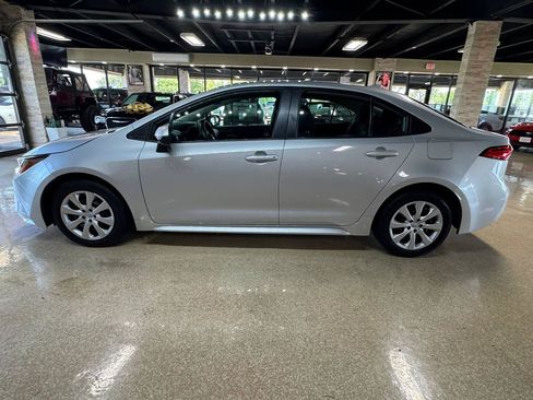 Used 2021 Toyota Corolla LE FWD image 4