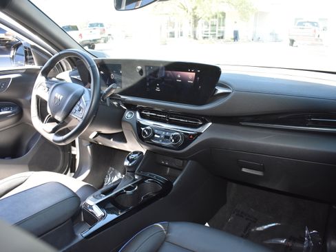 Used 2025 Buick Envista Sport Touring image 29