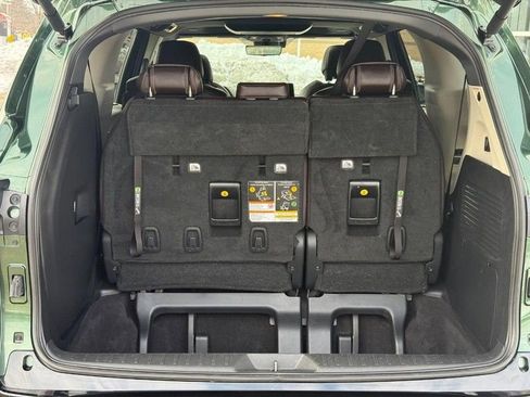Used 2022 Toyota Sienna Platinum image 9