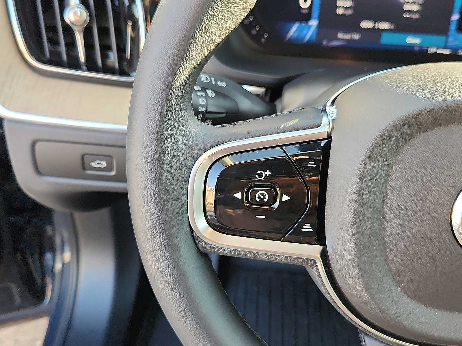 Used 2027 Volvo XC60 B5 Core AWD/4WD image 19