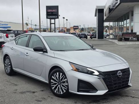 Used 2024 Nissan Altima 2.5 SV FWD image 1