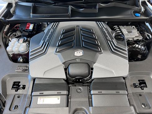 Used 2021 Lamborghini Urus AWD/4WD image 34