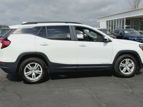 Certified 2024 GMC Terrain SLE w/ Driver Convenience Package FWD image 9