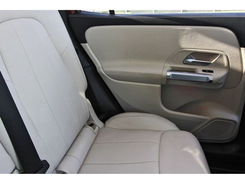 Used 2022 Mercedes-Benz GLB 250 w/ Premium Package Lite image 15