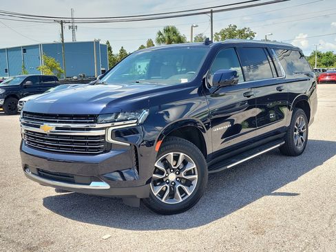 Used 2022 Chevrolet Suburban LT w/ LT Signature Plus Package RWD image 1