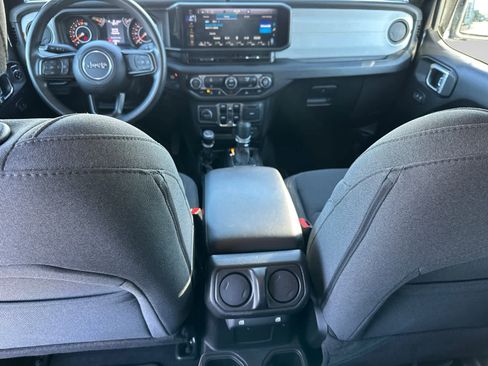 Used 2025 Jeep Gladiator Sport AWD/4WD image 23