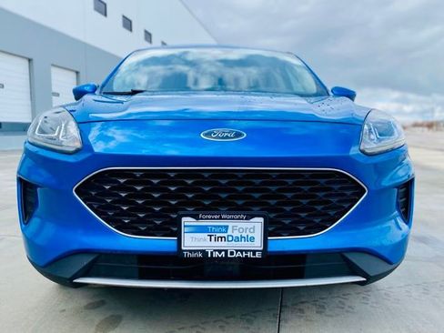 Used 2020 Ford Escape SE image 2