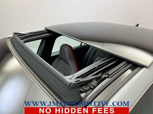 Used 2022 Volkswagen GTI SE image 11