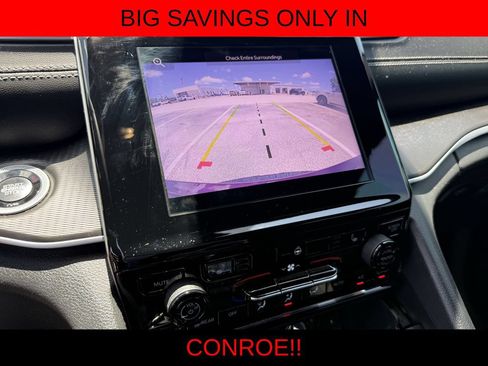 Used 2025 Jeep Grand Cherokee Altitude RWD image 21