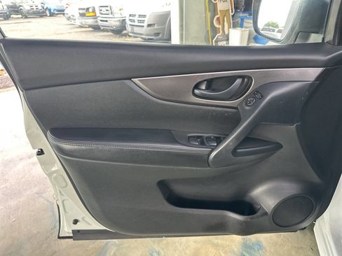 Used 2021 Nissan Rogue Sport S image 18