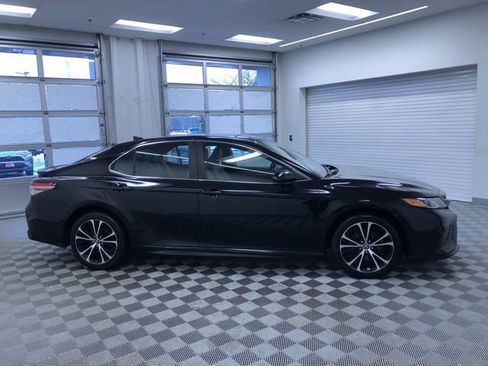 Used 2019 Toyota Camry SE image 33