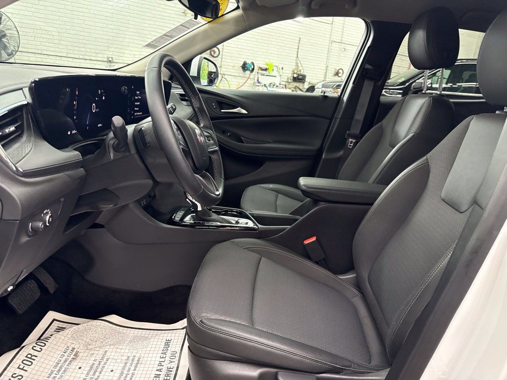 Used 2025 Buick Encore GX Preferred AWD/4WD image 9