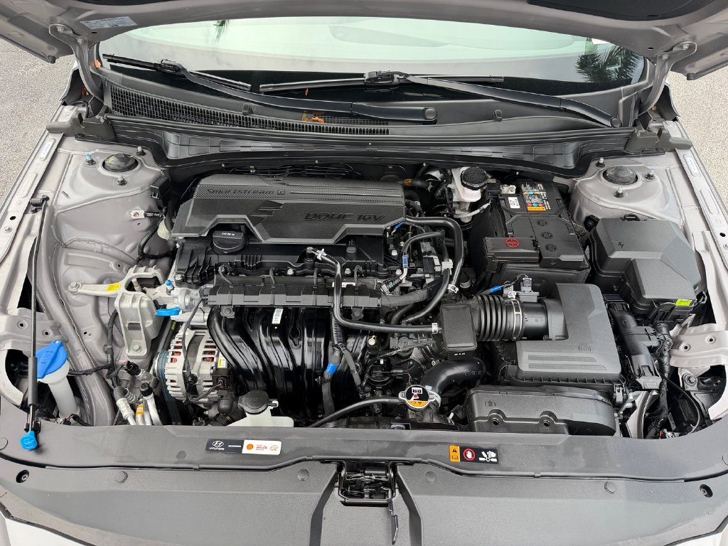 Used 2025 Hyundai Elantra SE FWD image 18