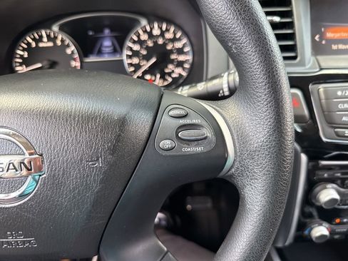 Used 2020 Nissan Pathfinder S FWD image 38