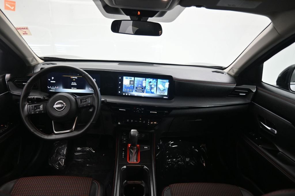Used 2026 Nissan Kicks SR FWD image 32