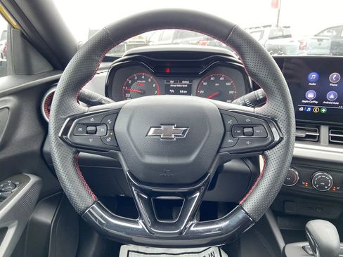 Used 2024 Chevrolet Trax RS w/ Sunroof Package image 21