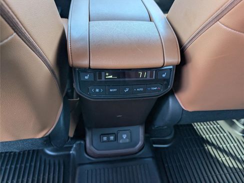 Used 2020 Toyota Highlander Platinum AWD/4WD image 21