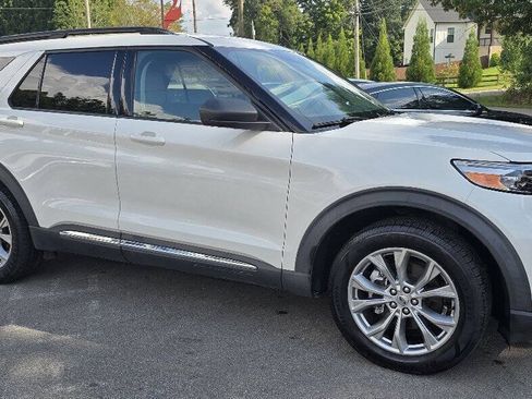 Used 2020 Ford Explorer XLT w/ Equipment Group 202A AWD/4WD image 4