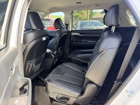 Used 2024 Hyundai Palisade SEL FWD image 14