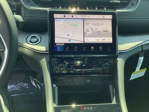 New 2025 Jeep Grand Cherokee Limited w/ Trailer Tow Package image 17