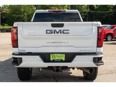 New 2026 GMC Sierra 2500 Denali Ultimate AWD/4WD image 7