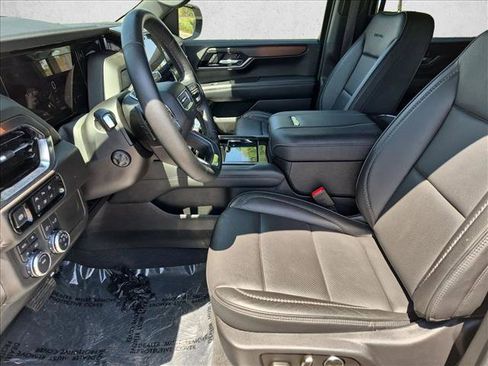 Used 2025 GMC Yukon XL Denali AWD/4WD image 16