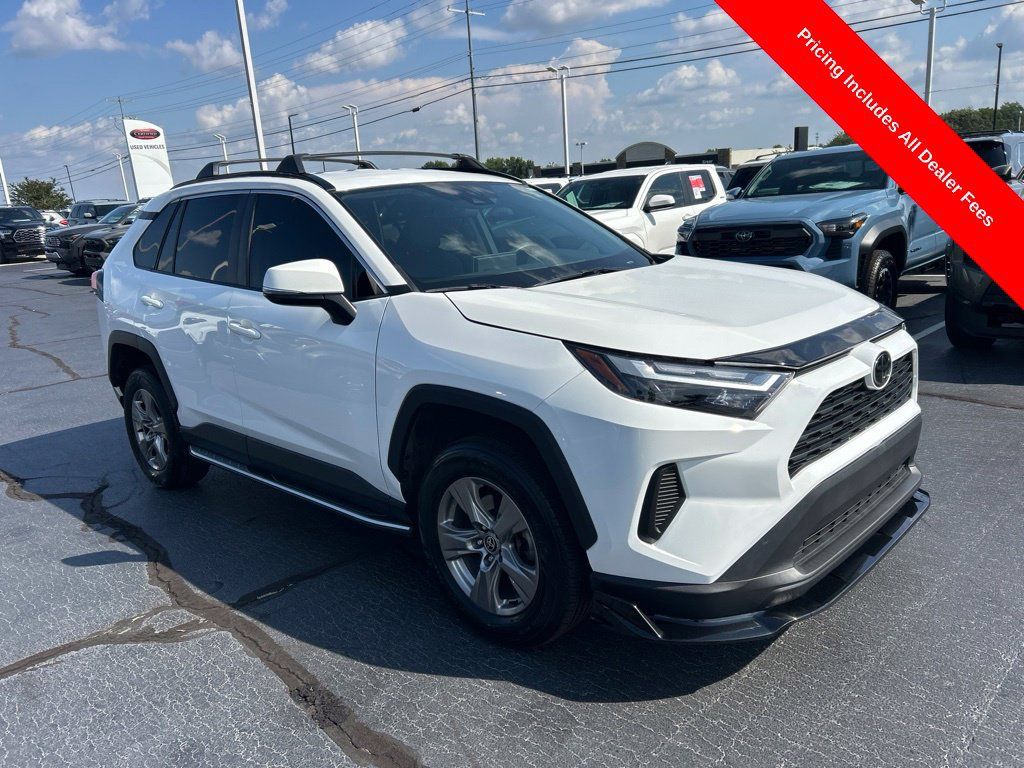 Used 2024 Toyota RAV4 XLE FWD image 23
