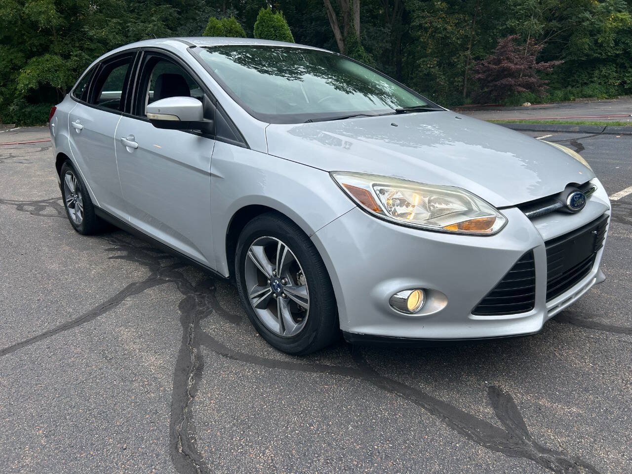Used 2014 Ford Focus SE w/ SE Sport Package FWD image 2