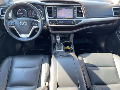 Used 2016 Toyota Highlander XLE image 17