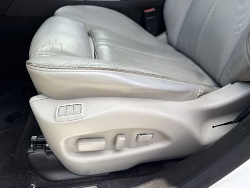 Used 2013 Cadillac SRX Luxury image 26