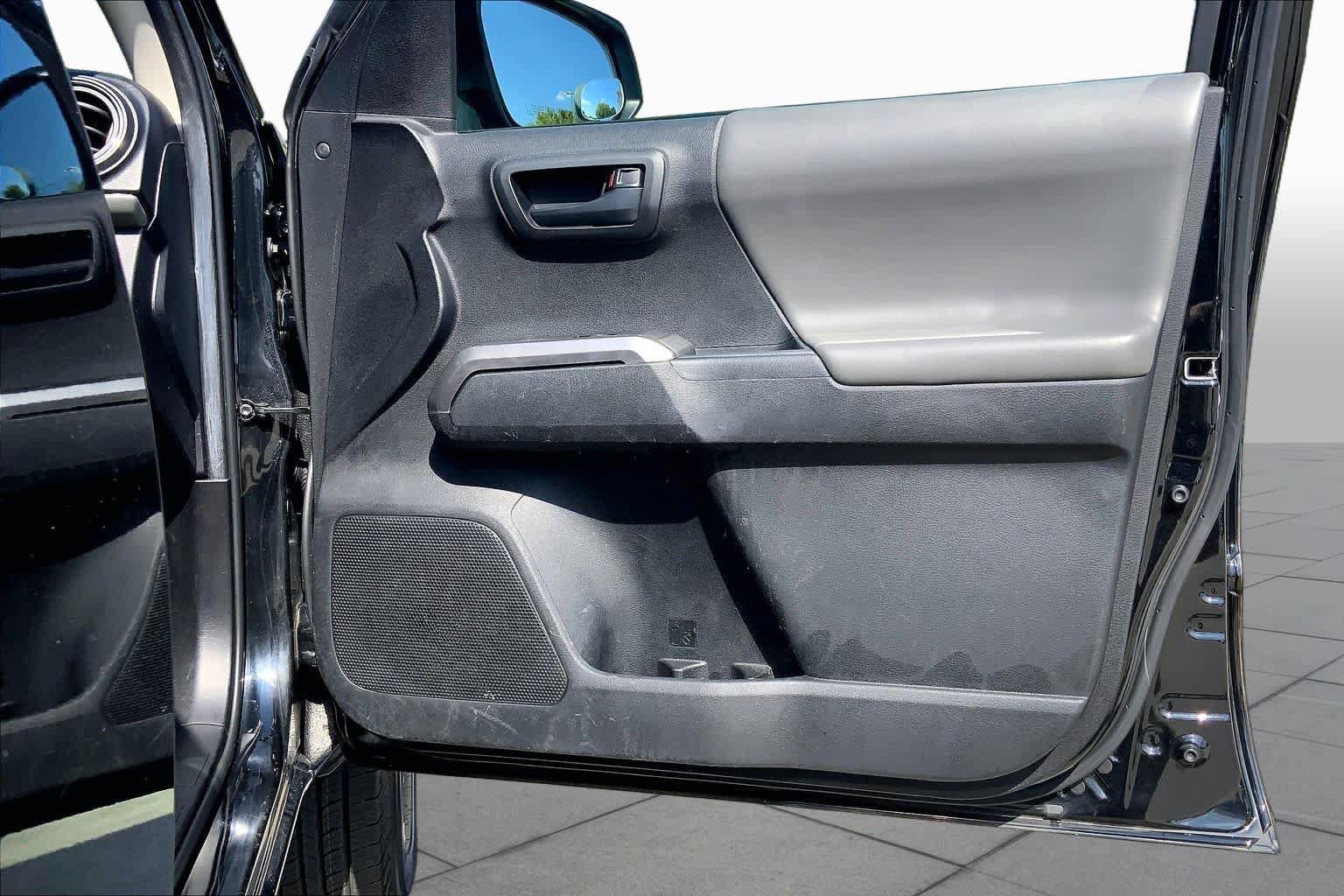 Used 2021 Toyota Tacoma SR5 w/ SR5 Appearance Package (SM) RWD image 22