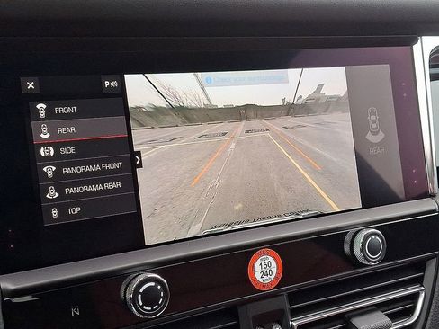 Used 2025 Porsche Macan image 20