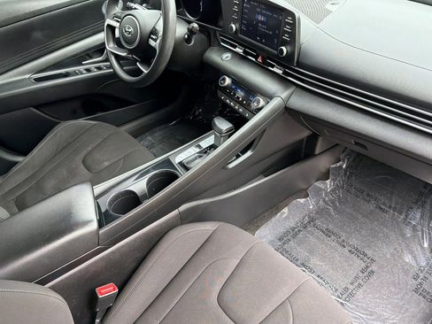 Used 2022 Hyundai Elantra Blue image 15