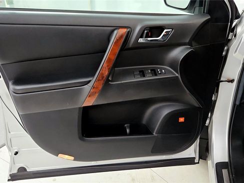 Used 2013 Toyota Highlander Limited image 22